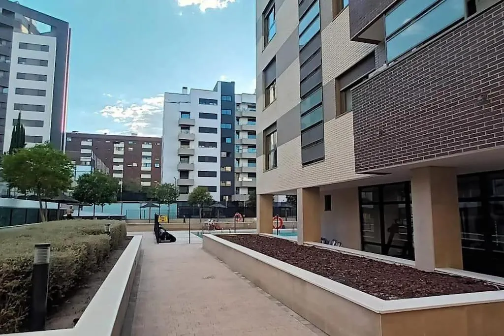 Apartamento Valdebebas Con Garaje Gimnasio Y Piscina Madrid