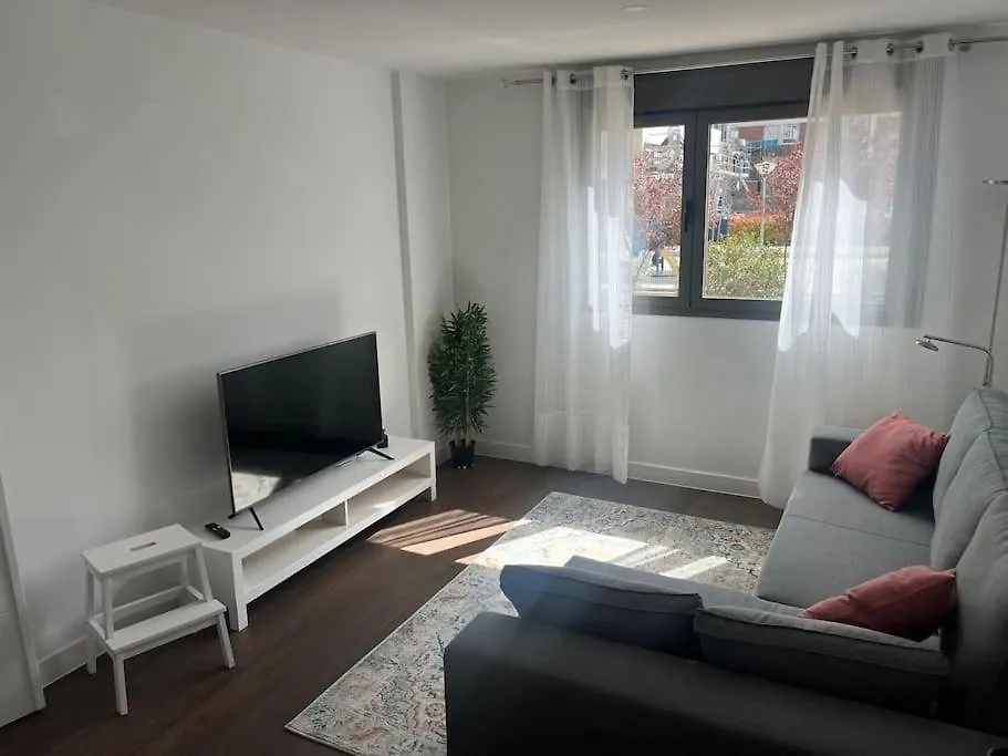 Valdebebas Con Garaje Gimnasio Y Piscina Apartment Madrid Spain
