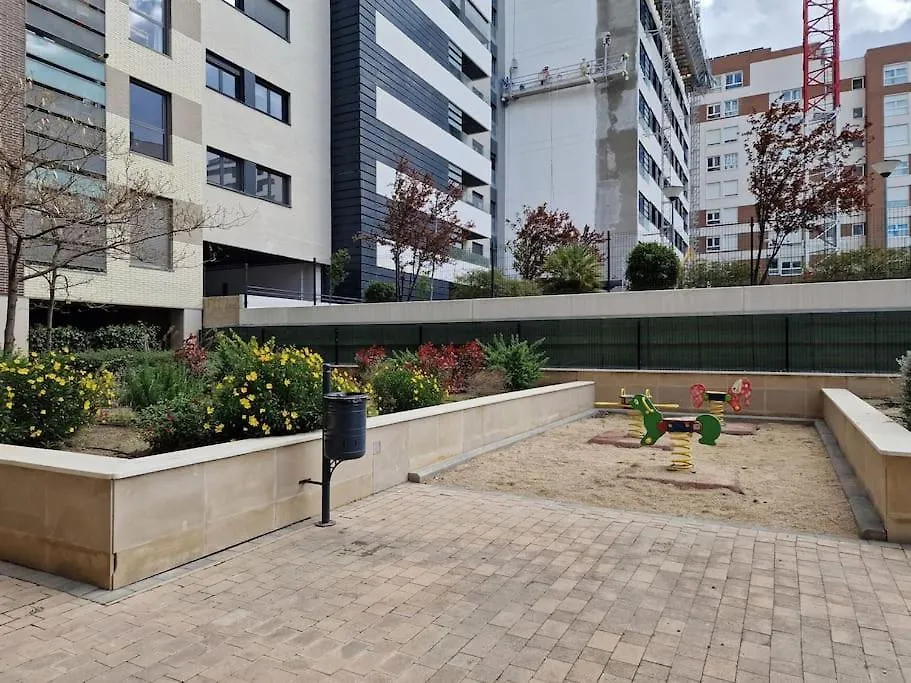 Valdebebas Con Garaje Gimnasio Y Piscina Apartment Madrid